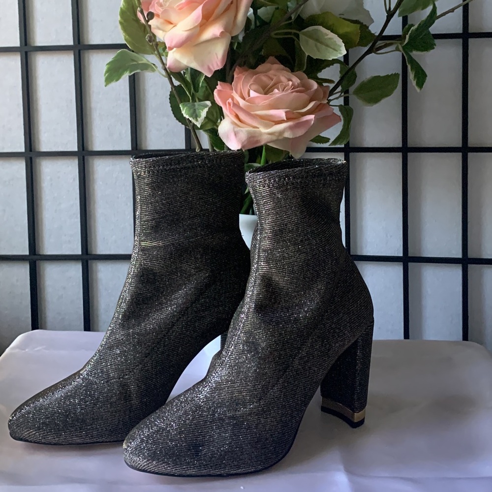 Michael Kors Boots 🩶 Grey/Silver Reflect Gold in Sunlight 💛 Size 6.5 M